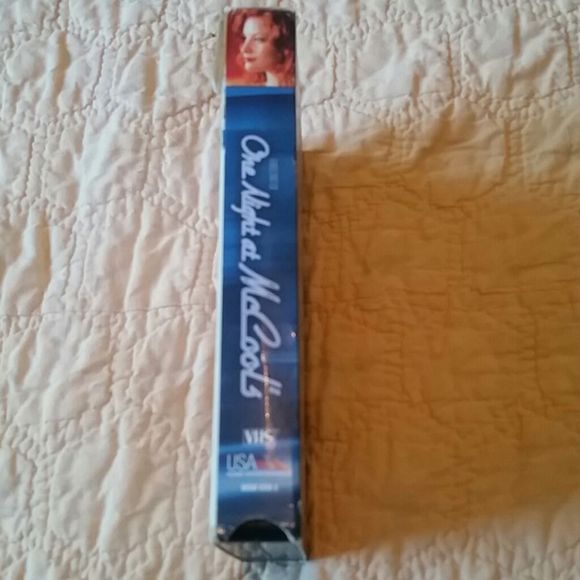 "One night at McCool's" vhs movie - Picture 3 of 3